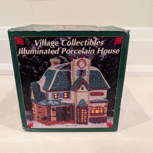 Christmas Street- Hudson's Bay Collection- Illuminated Train Station - Picture 4 of 10